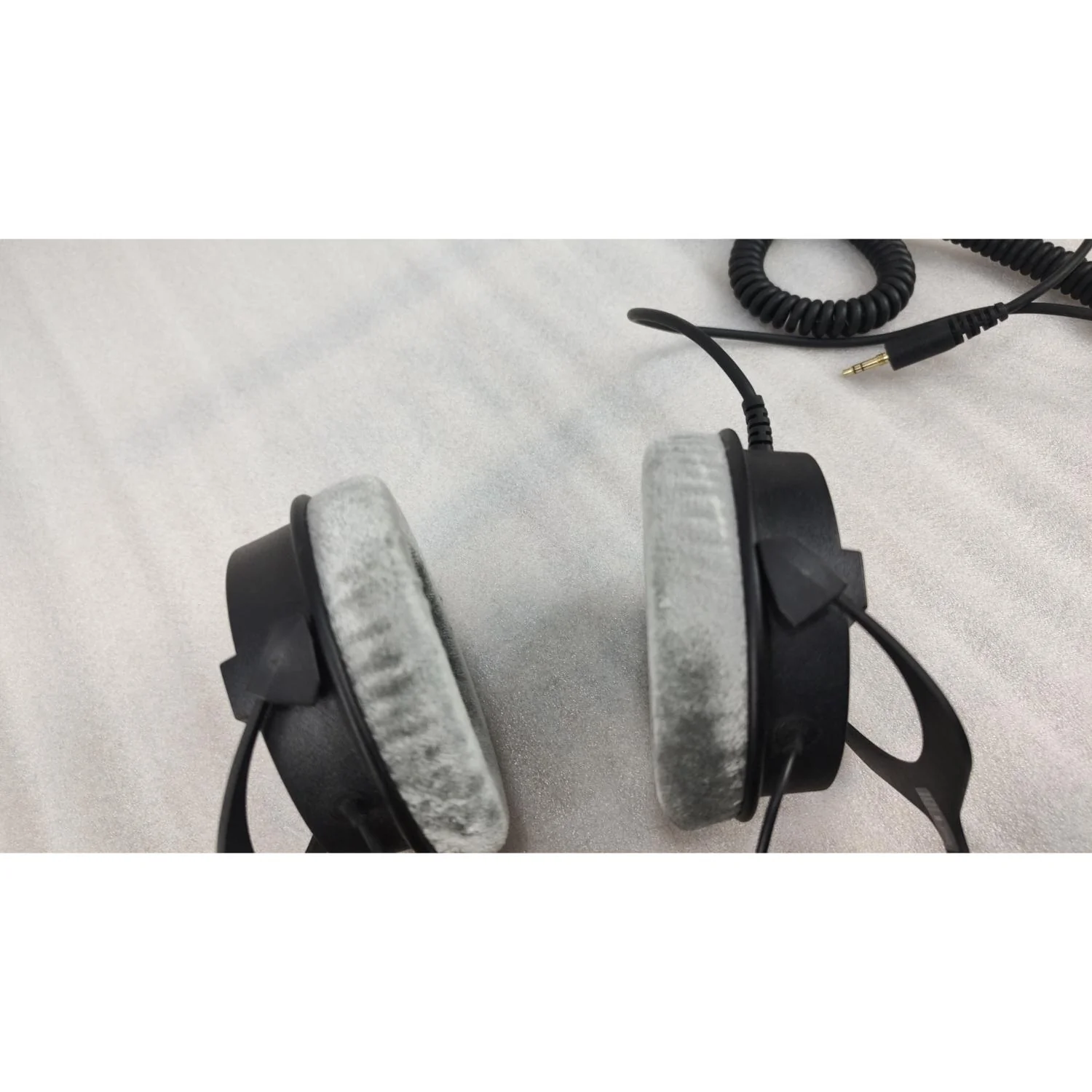 Beyerdynamic DT 990 Pro 250 ohms Over Ear Wired Headphone - Black - Open Box - Image 7