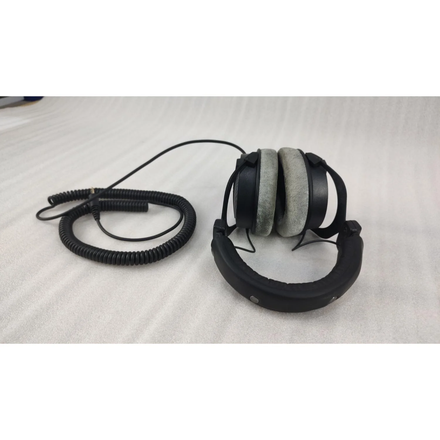 Beyerdynamic DT 990 Pro 250 ohms Over Ear Wired Headphone - Black - Open Box - Image 9