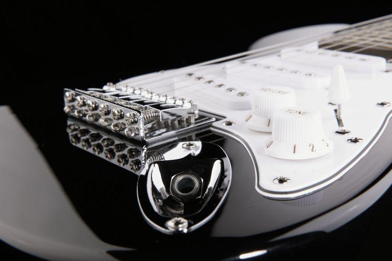 Harley Benton Junior Guitar Set 2 BK RW - Image 6