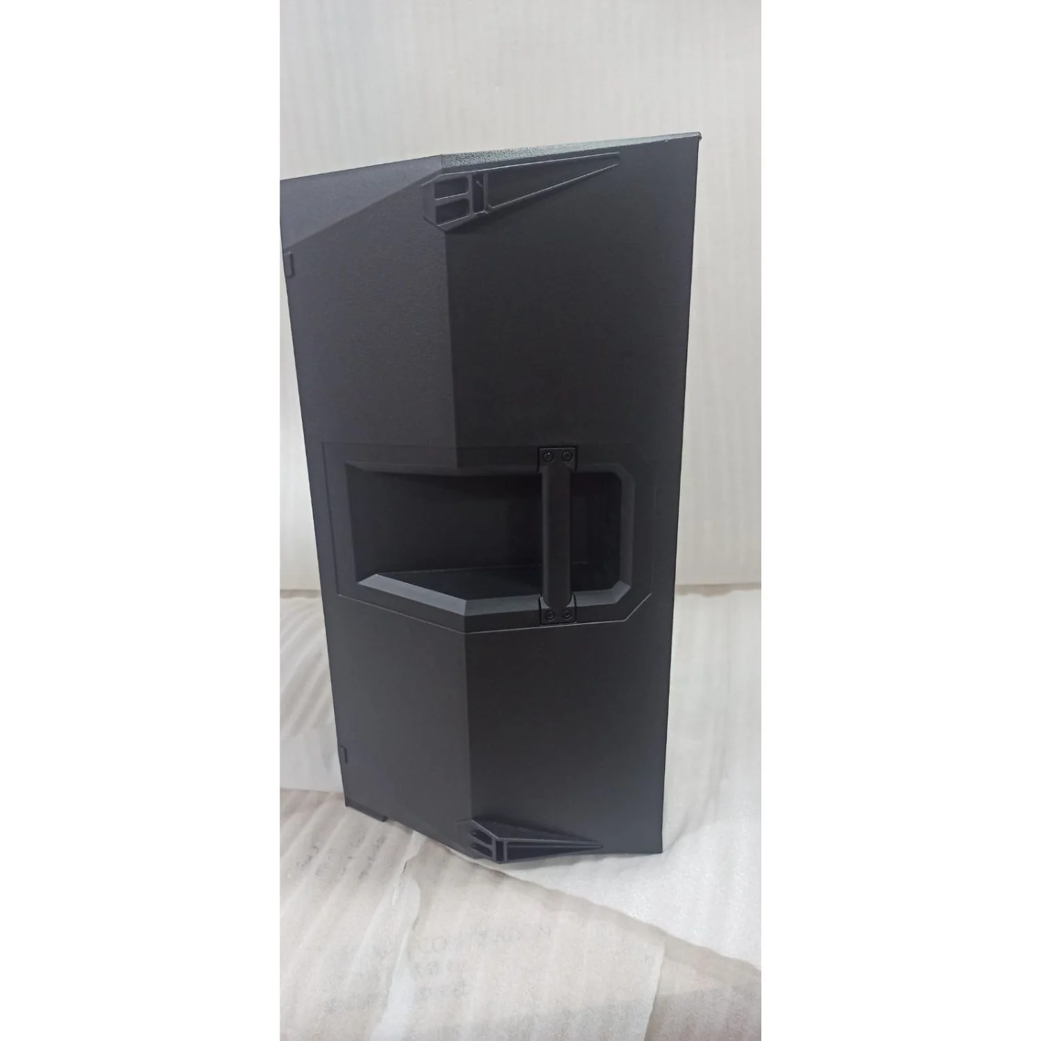Mackie Thump Series Powered Loudspeaker - Open Box - Image 4