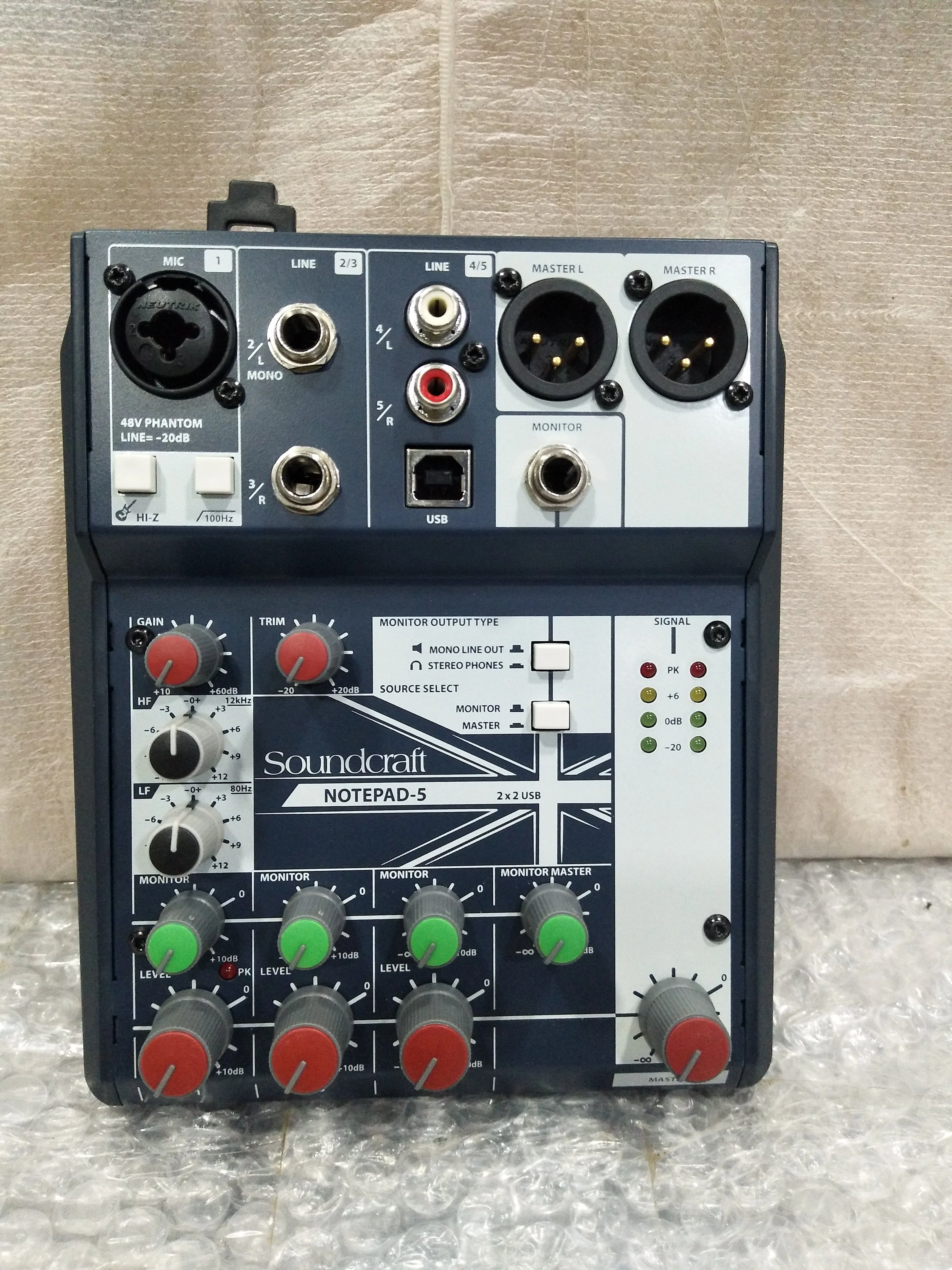 Soundcraft Notepad 5 5 Channel Desktop Analog Mixer with USB - Open Box