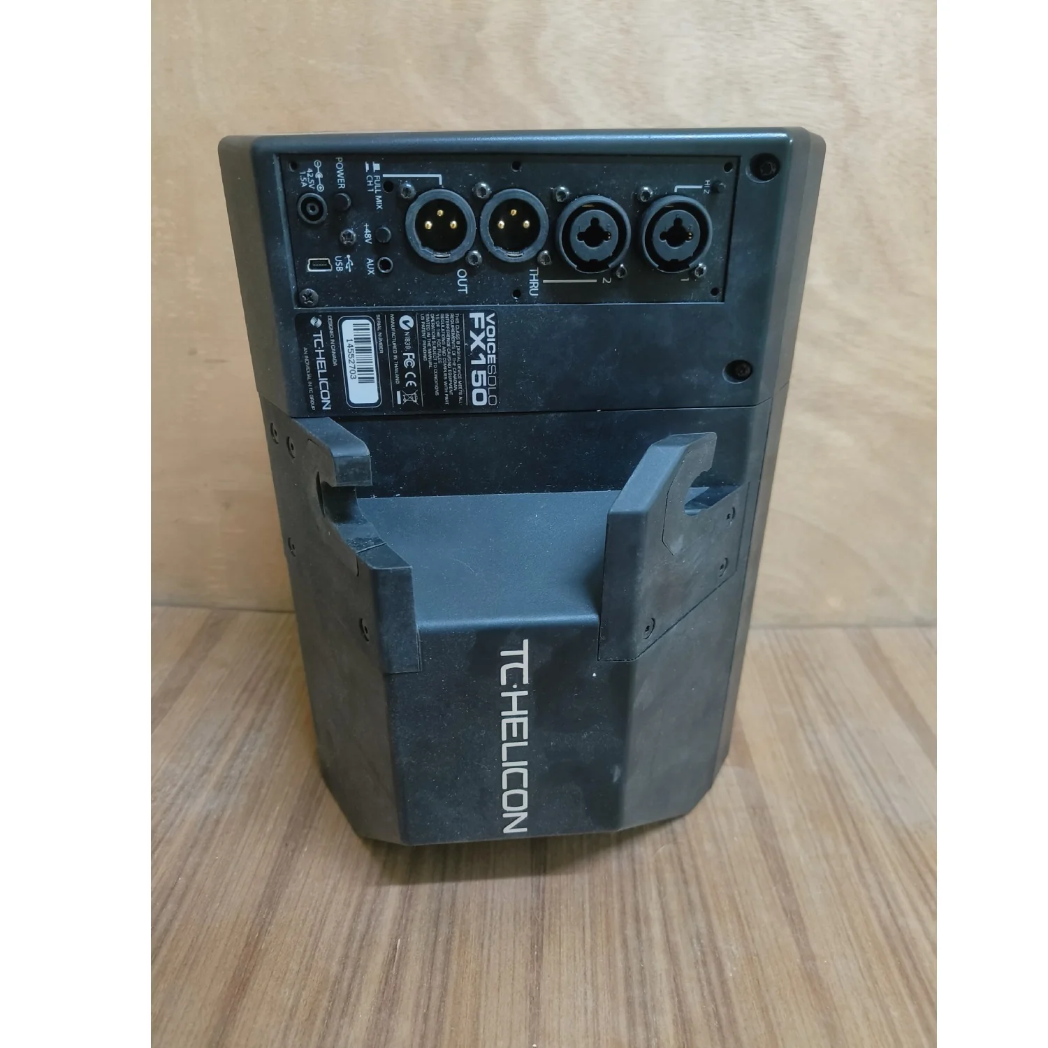 TC Helicon VoiceSolo FX150 Powered Speaker Cabinet - Open Box B Stock - Image 3