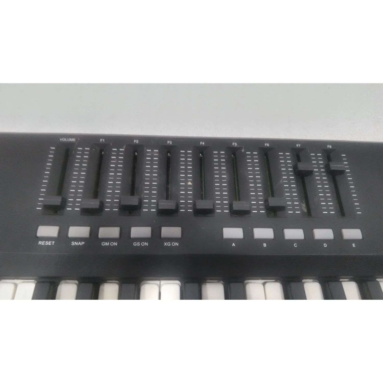 Vault APEX 49 USB MIDI Keyboard With RGB Pads - Includes Bitwig 8-Track - Open Box B Stock - Image 5