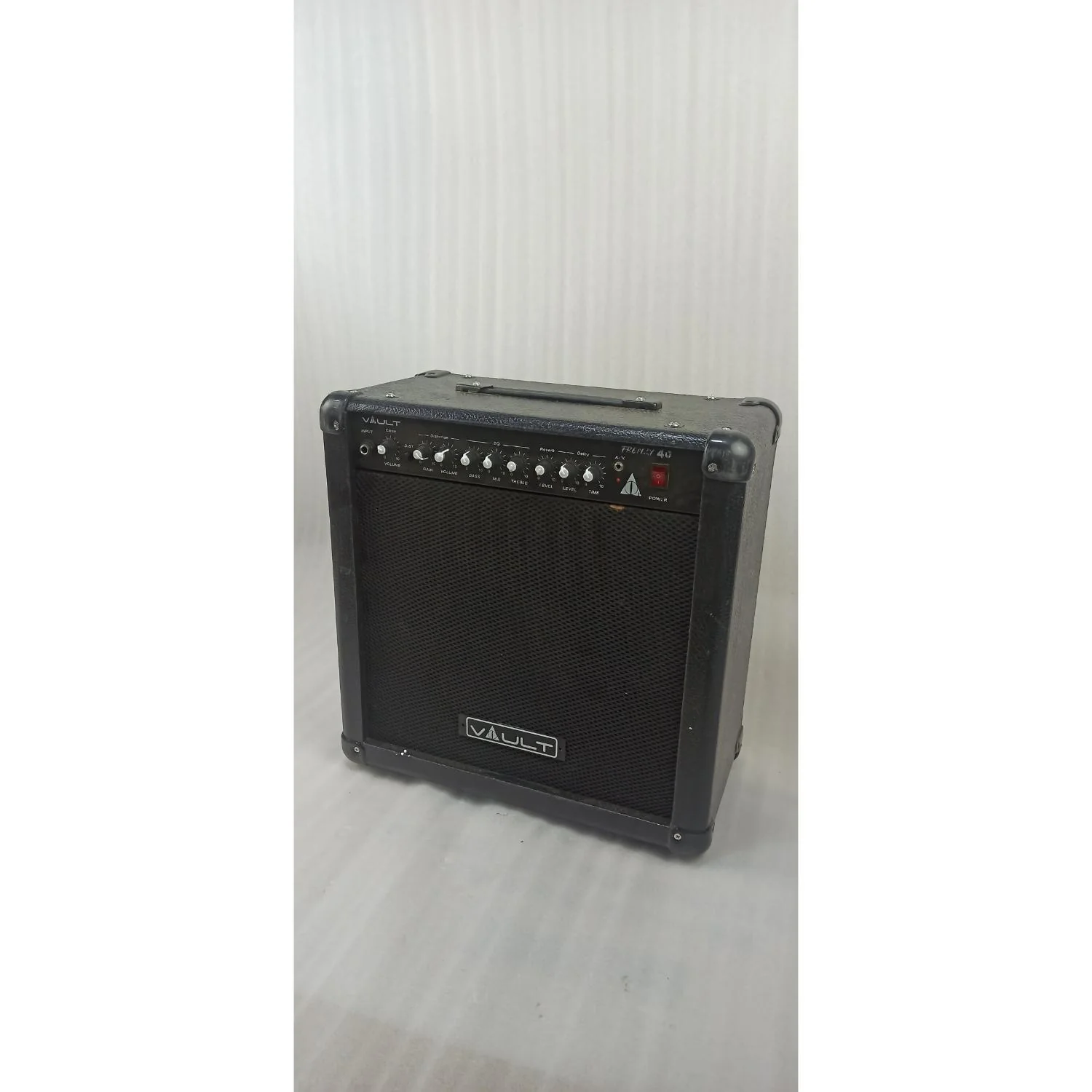 Vault Frenzy 40 Watt Combo Guitar Amplifier with Analog Distortion, Reverb & Delay All Playable Together - Open Box B Stock - Image 8