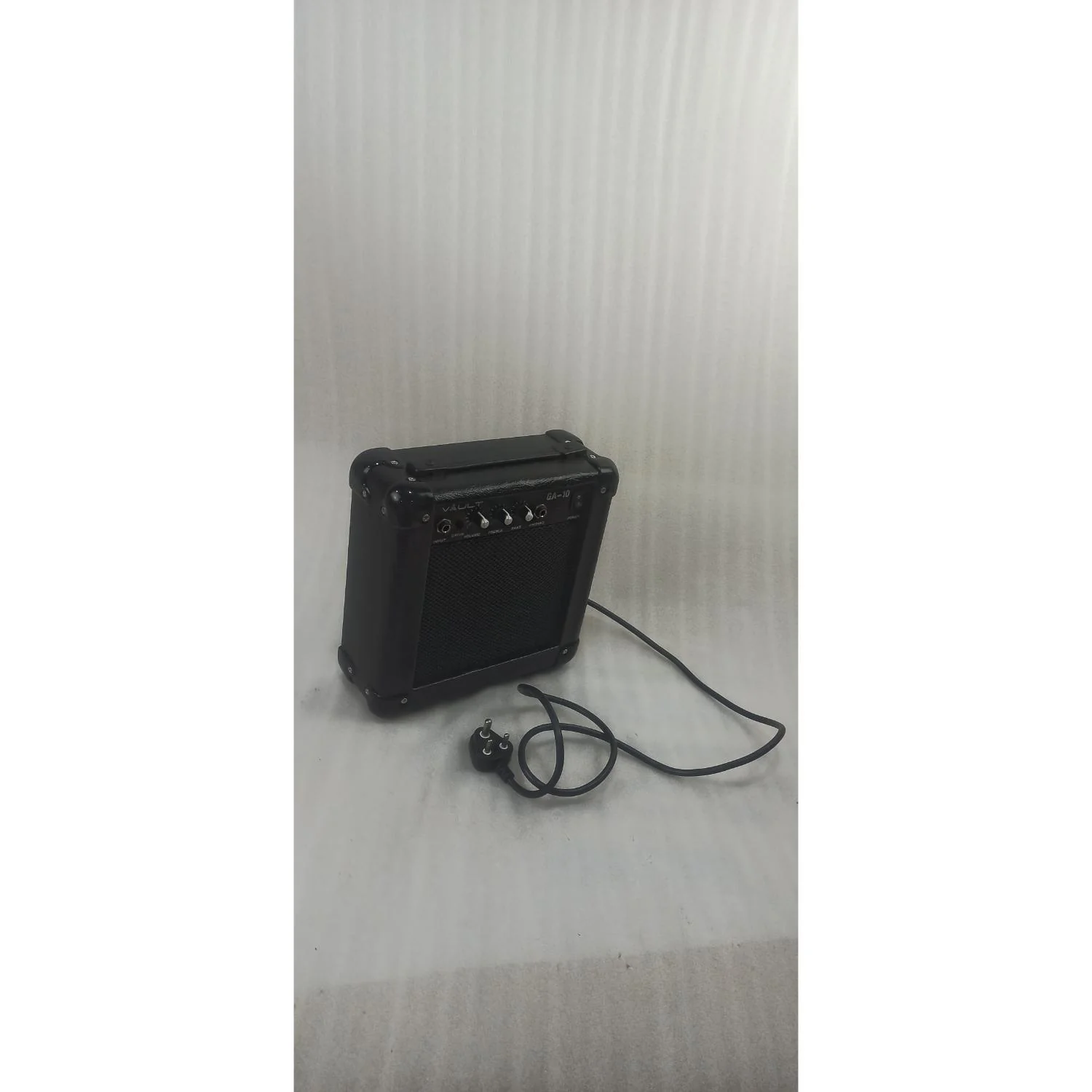 Vault GA10 Guitar Amplifier - 10 watts - Open Box B Stock - Image 9