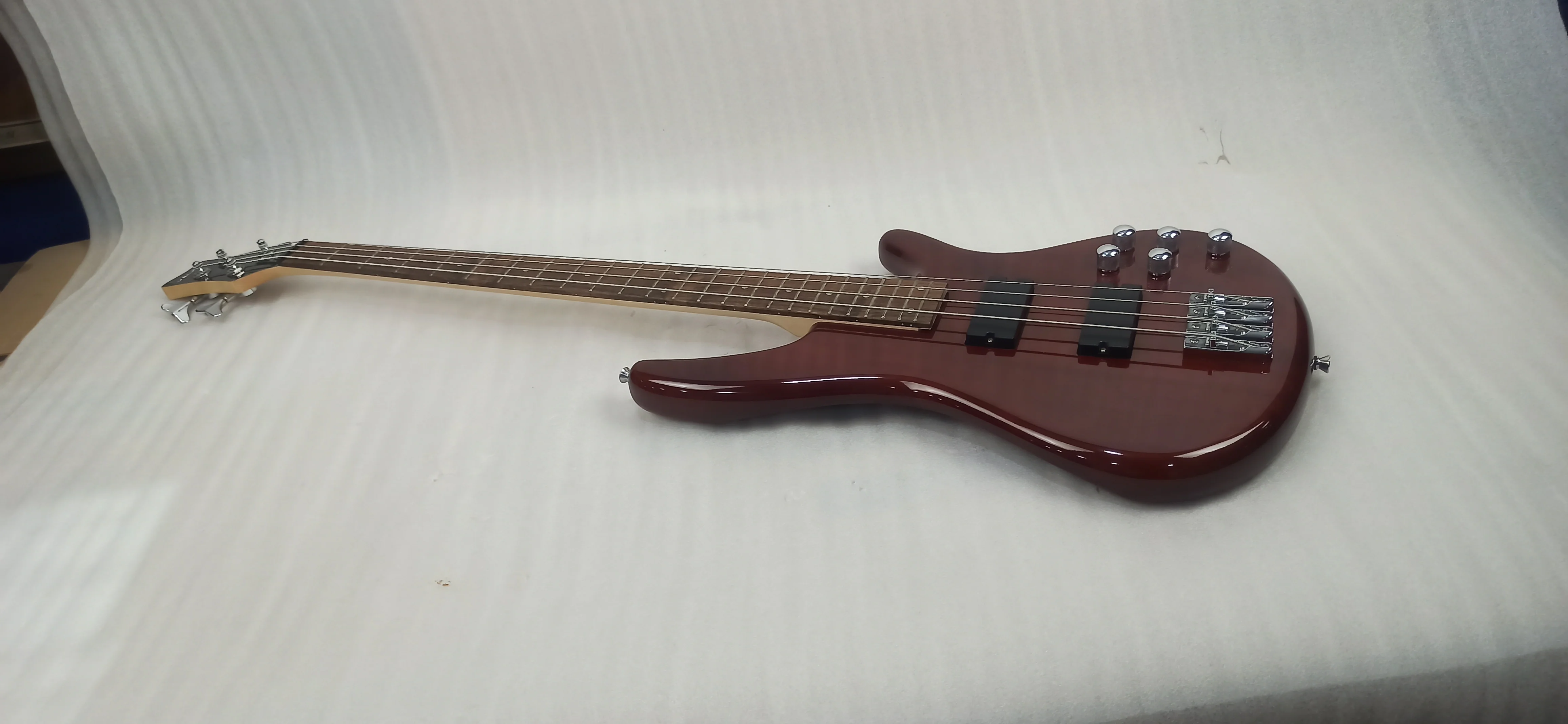 Vault Performer Pro RB4 Four String Electric Bass Guitar with Gigbag - High Gloss Solid Mahogany - Open Box - Image 3